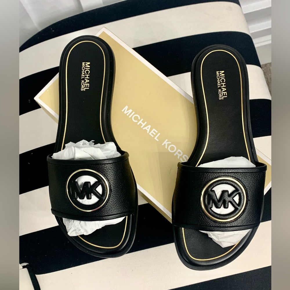 SOLD NEW Michael Kors Deanna cutout leather slide sandal size 8 black MK logo